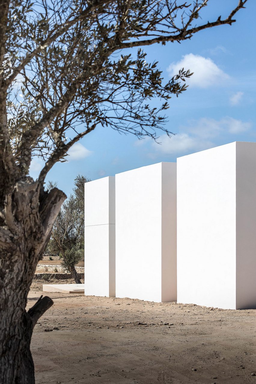 Three white volumes form the home by Maria Castello