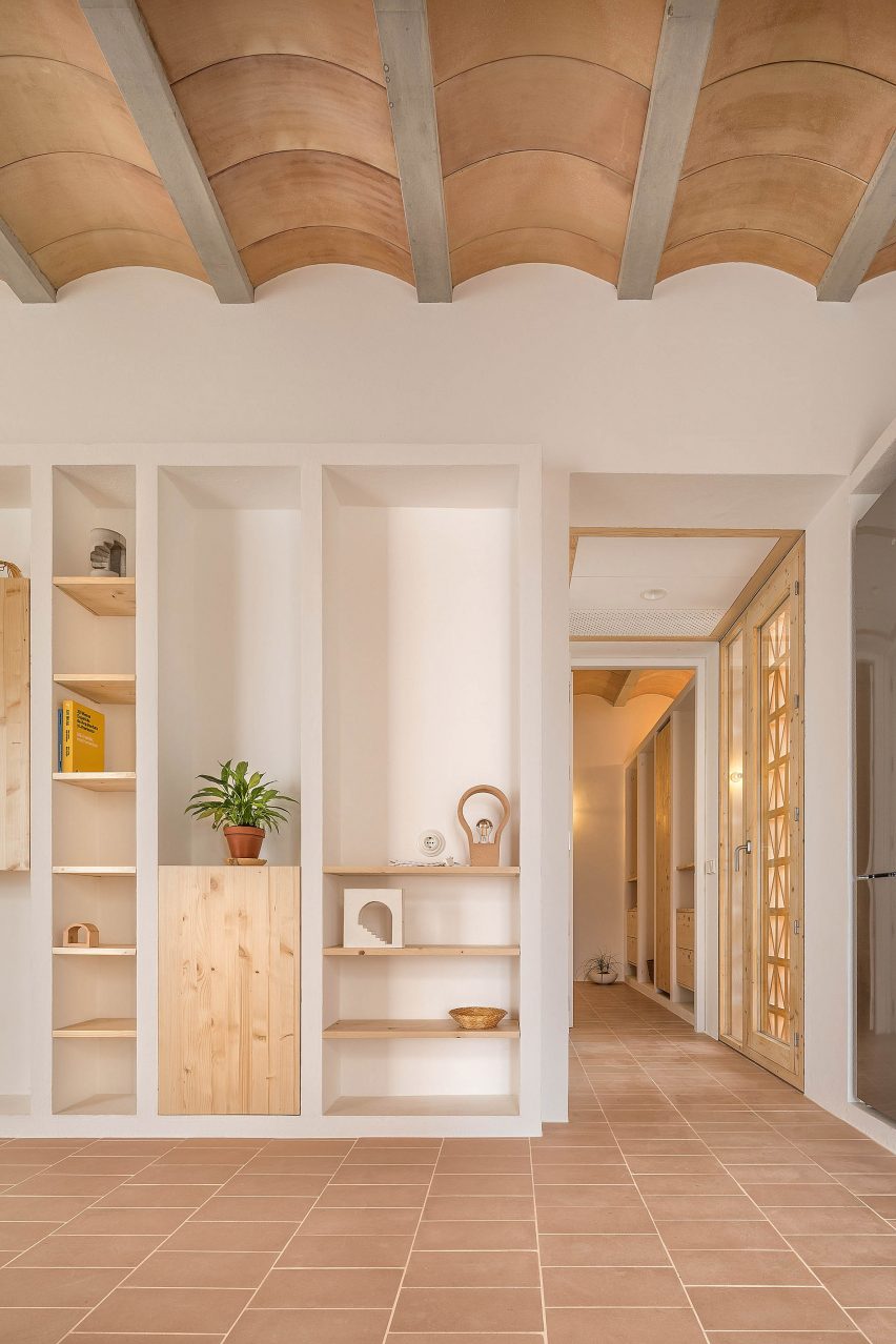 Vaulted ceilings in square volumes for maria castello's es pou