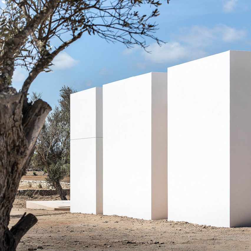 Marià Castelló creates geometric three-volume home on Formentera