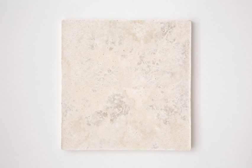 White marbled tile made from bio-concrete by Irene Roca Moracia and Brigitte Kock