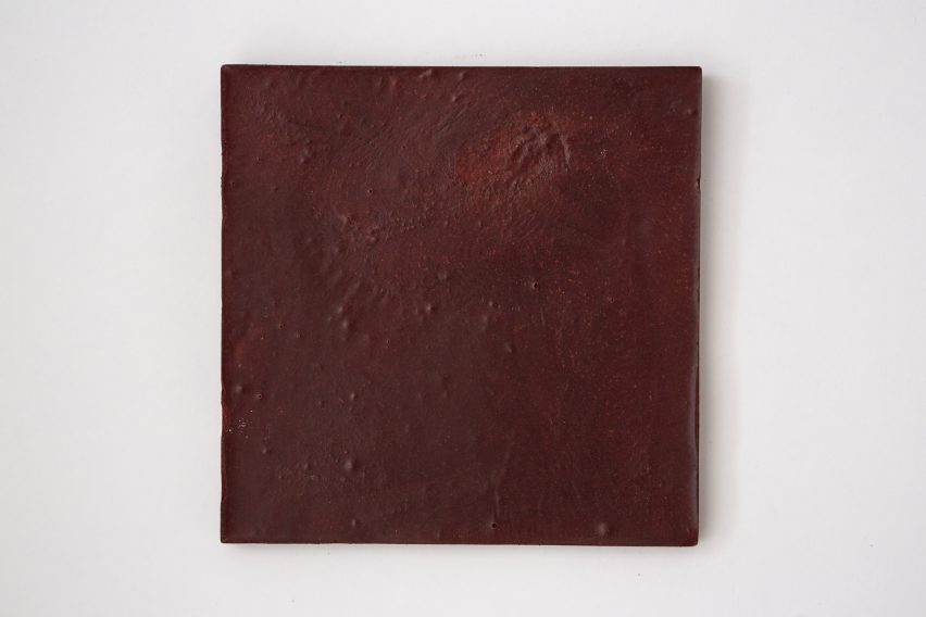 Dark red bio-concrete tile by Irene Roca Moracia and Brigitte Kock