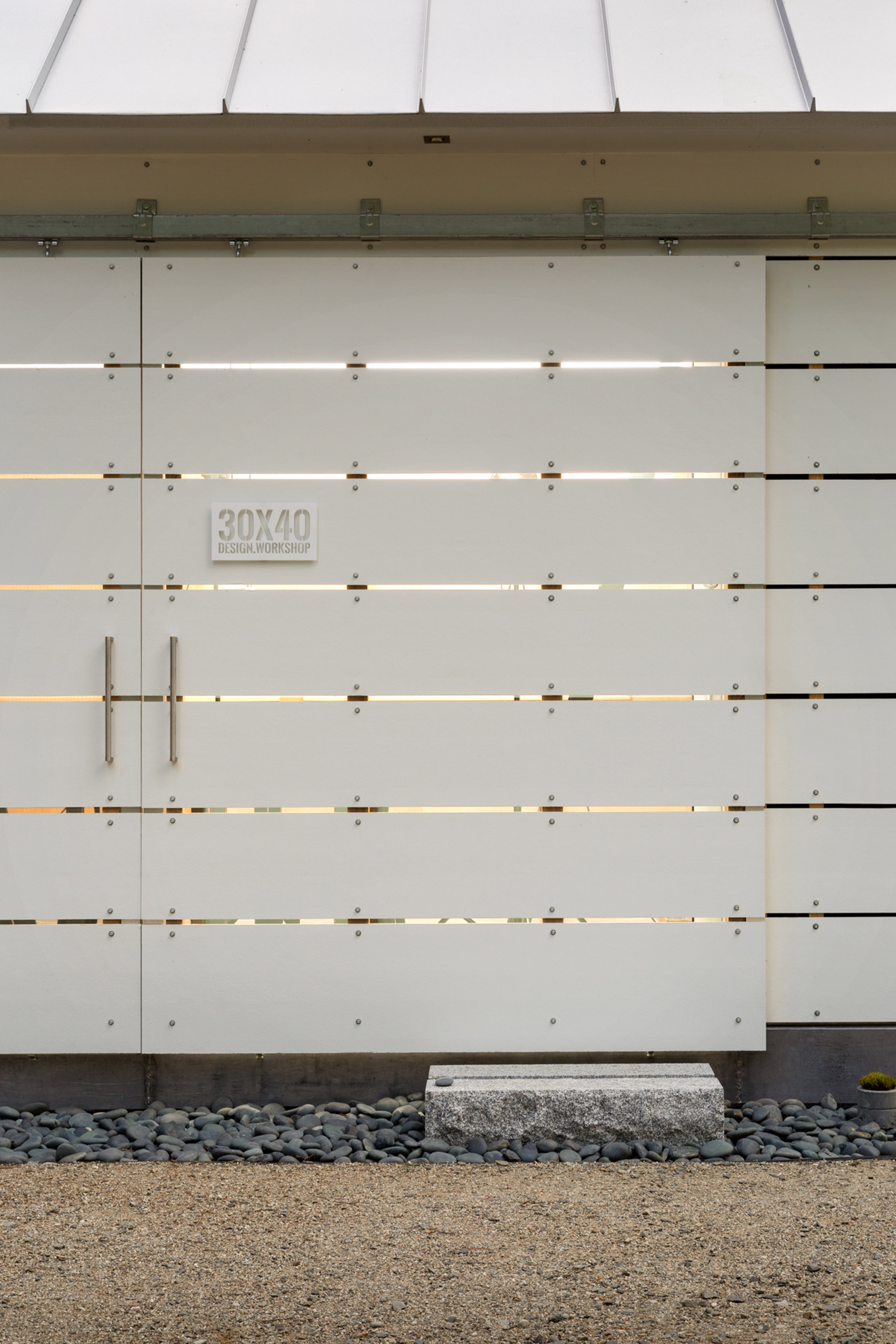 Aluminium sliding barn doors for Long Studio in Maine