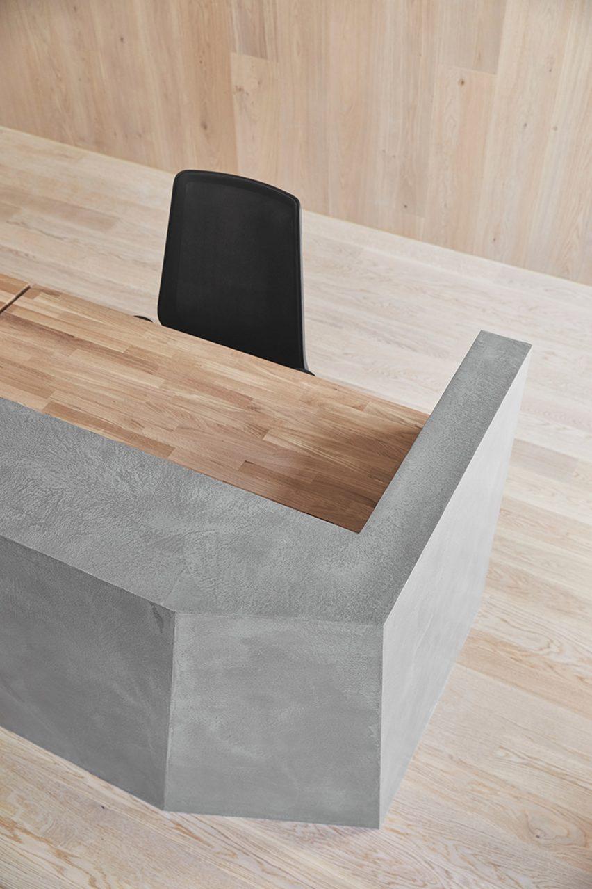 Microtopping surface by Ideal Work used on a desk partition