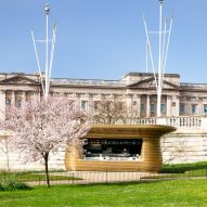 Mizzi Studio builds coffee kiosk with "a sense of nobility" alongside Buckingham Palace