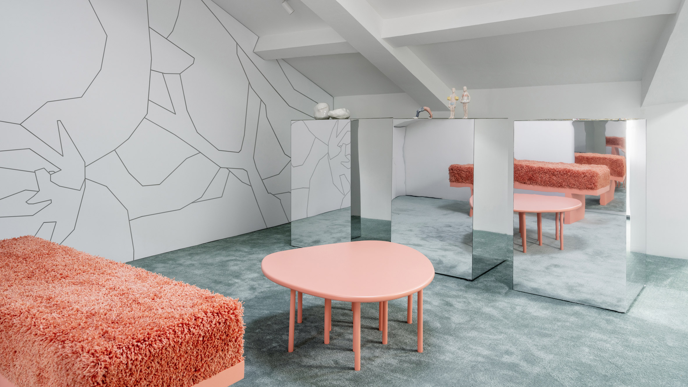 https://static.dezeen.com/uploads/2021/04/moscow-jewellery-store-elena-potapova-interior_dezeen_2364_col_8.jpg