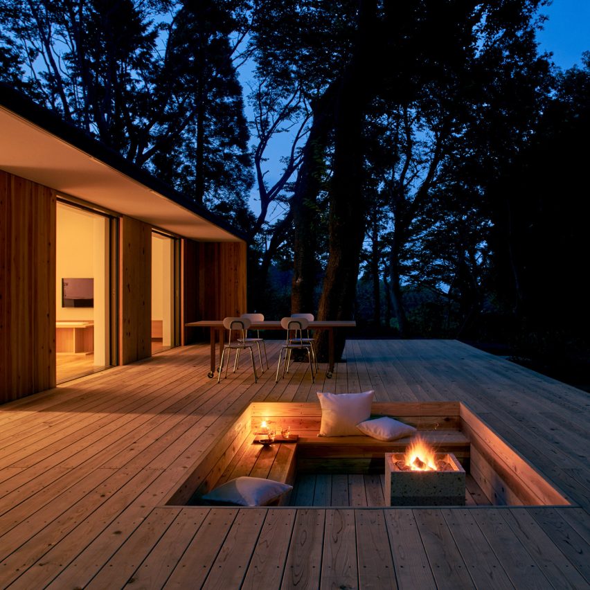 Ten Outdoor Spaces With Warming Fireplaces And Fire Pits Free Cad Download Center