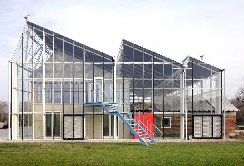 A greenhouse-like educational centre