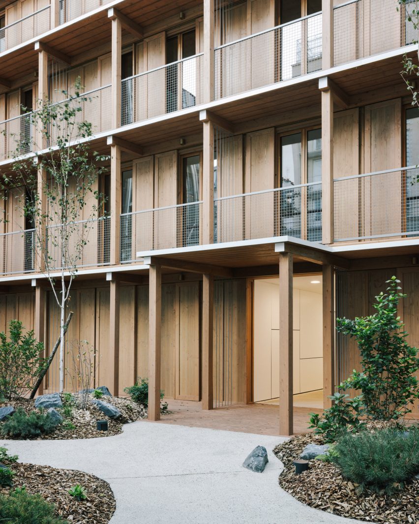 paris apartments avenue saint made by mars architectes dezeen 2364 col 4 852x1065 - Căn chung cư mini được thiết kế bằng gỗ ở Nhật Bản