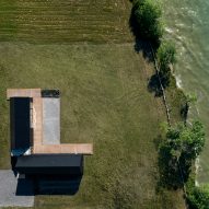Ravi Handa Architect and AAmp Studio build cedar-clad lakeside barn