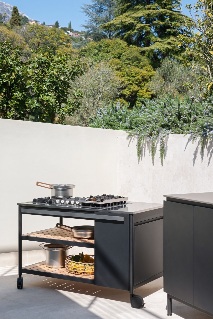 Outdoor cooking module by Roda with a five-top stove