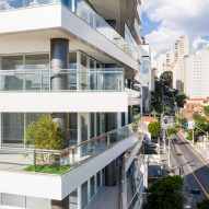 Shifted balconies wrap São Paulo housing block