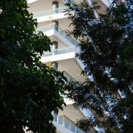 Shifted balconies wrap São Paulo housing block