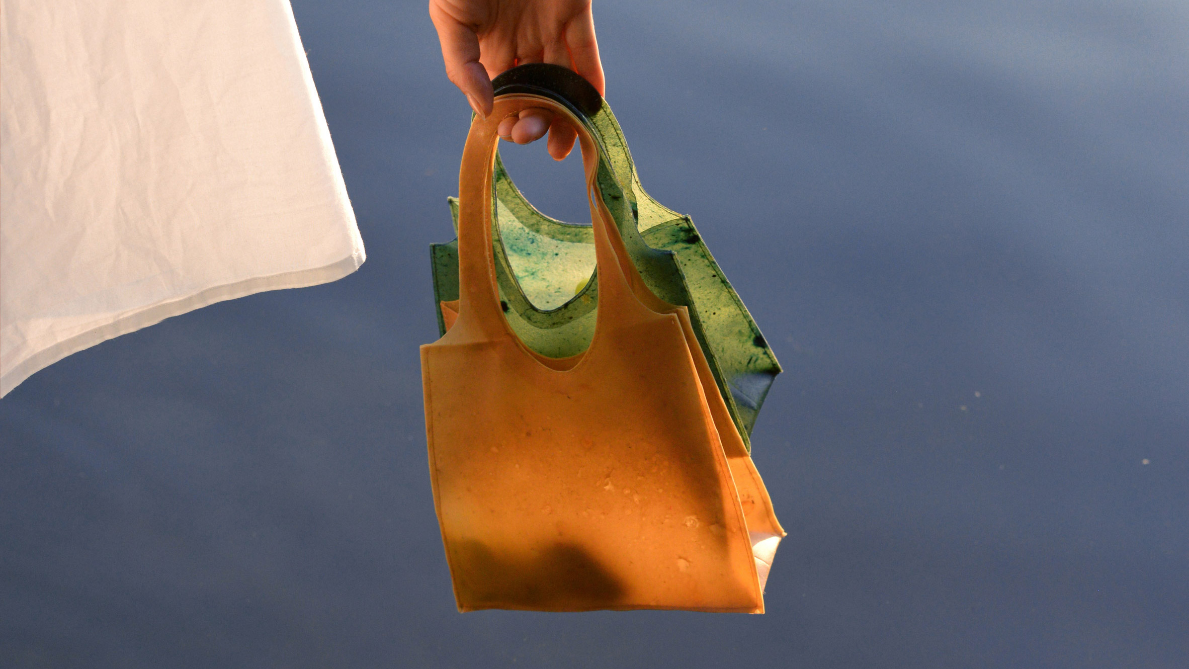 Make a durable tote bag from shitty plastic bags #preciousplastic - YouTube