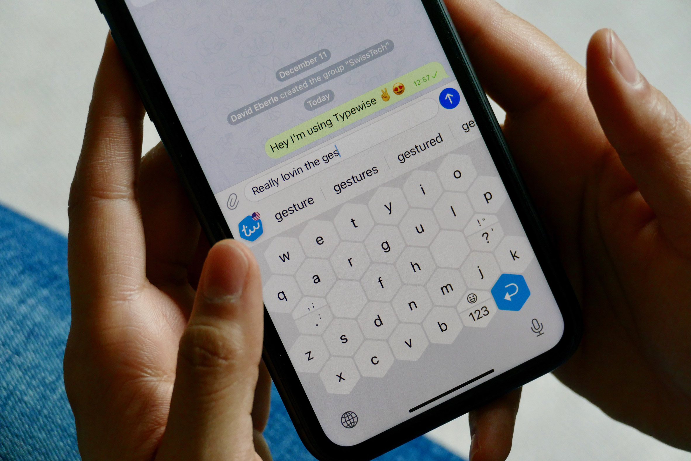 keyboard uses artificial intelligence to improve smartphone typing