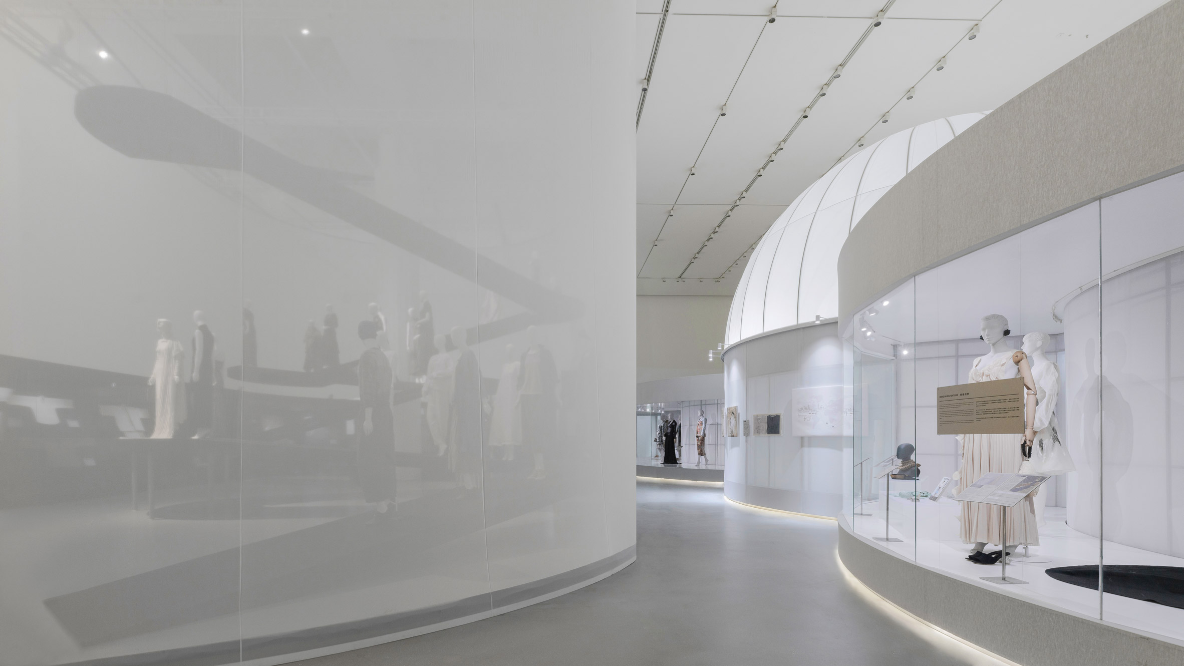dør spejl klasselærer Minde om Studio 10 divides up Fashioned from Nature exhibition with translucent  corridors