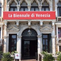 威尼斯建筑学馆馆设置为持有“无声开口”而没有访客