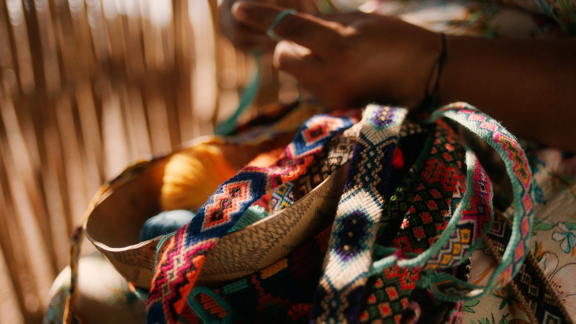 Colourful straps woven by Wayúu artisans 