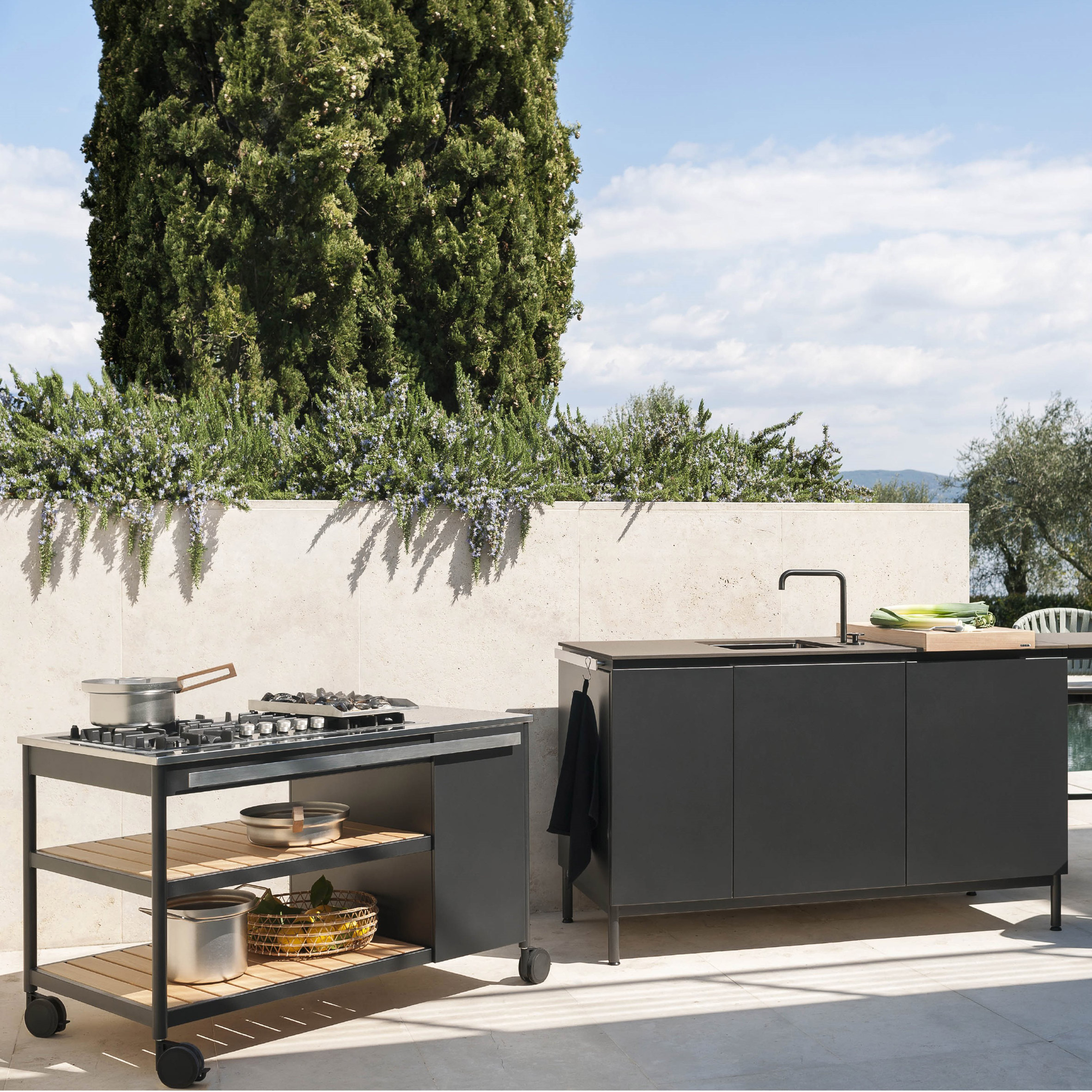 Norma outdoor kitchen by Rodolfo Dordoni for Roda