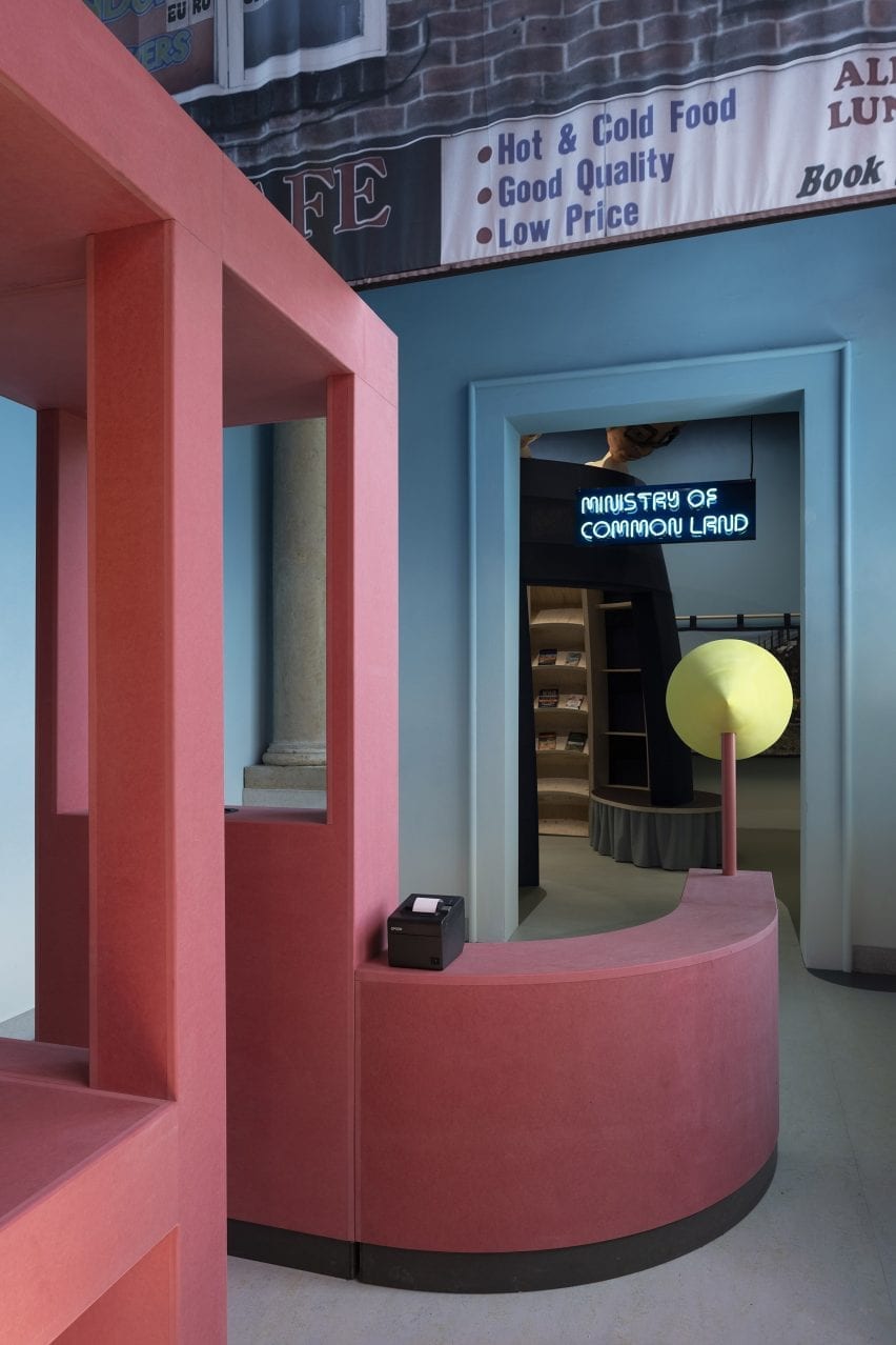 Sebuah instalasi di dalam British Pavilion di Venice Architecture Biennale