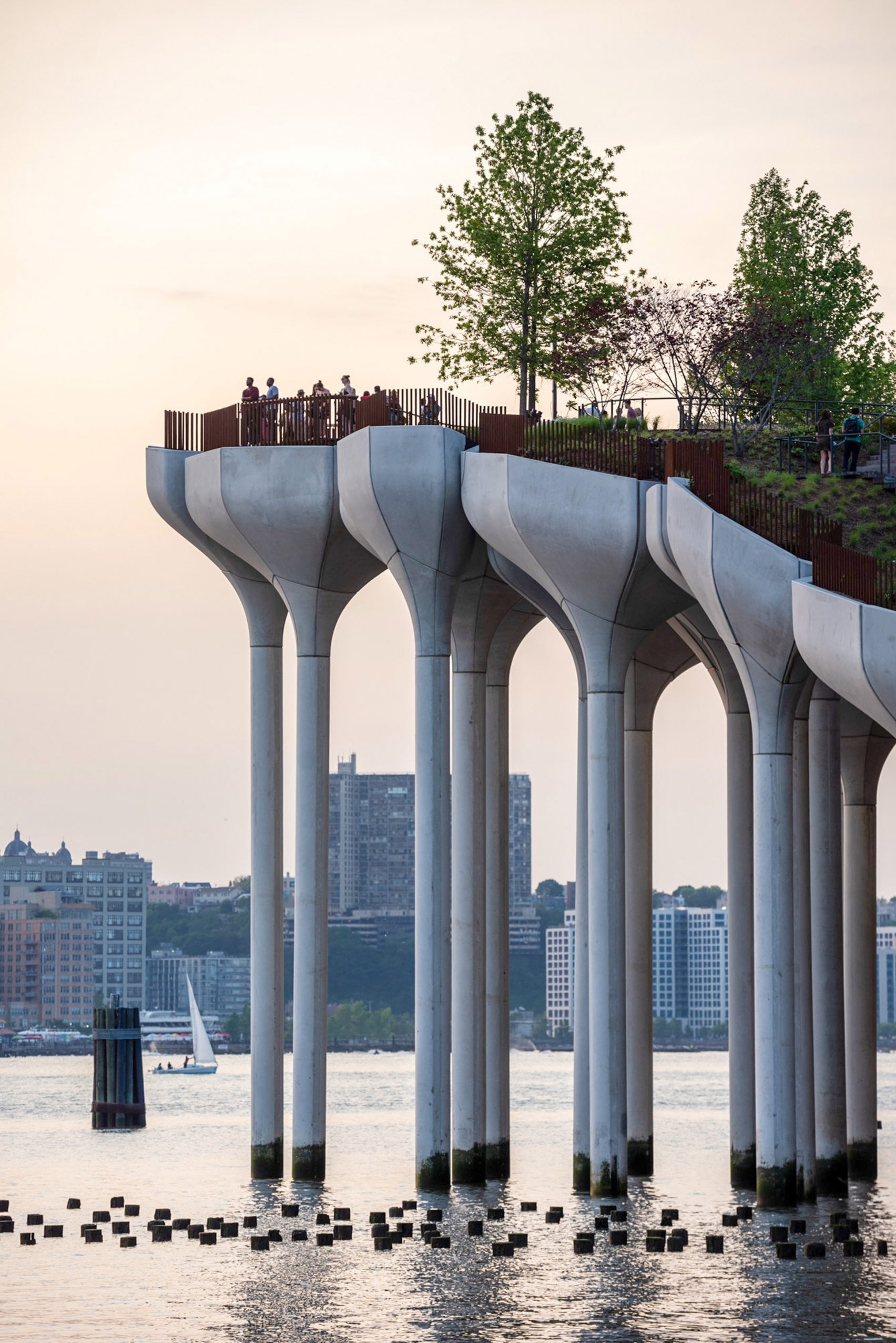 Heatherwick Studio парк little Island, Нью-Йорк. Little Island парк Гудзон.