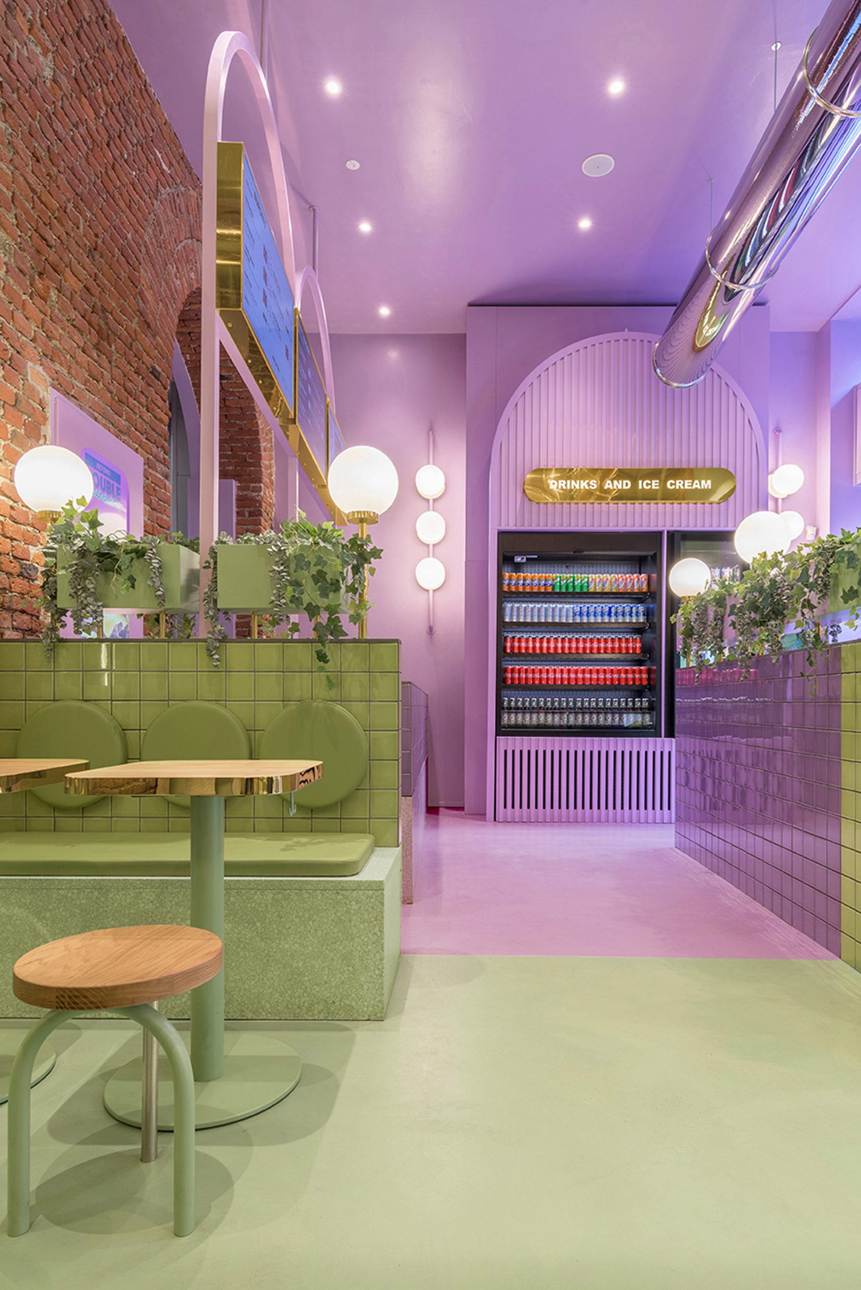 Colour-blocking in Milanese burger restaurant