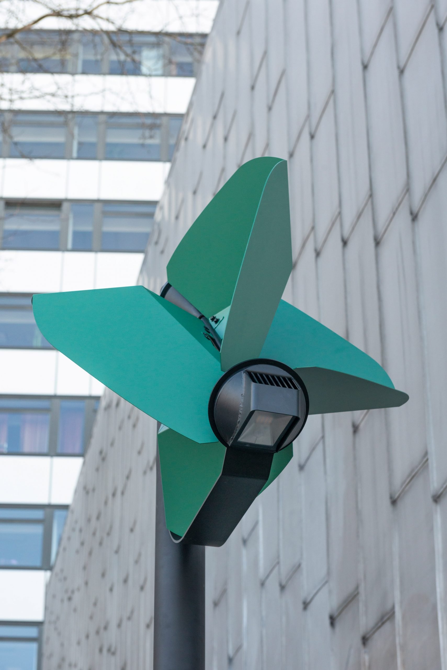 Pinwheel-shaped turbine of wind-powered street light by Tobias Trübenbacher
