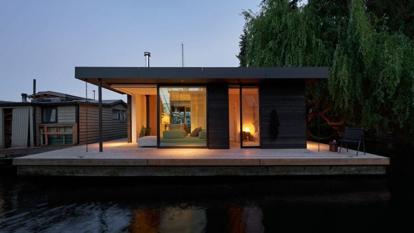 Floating home by Studio DIAA