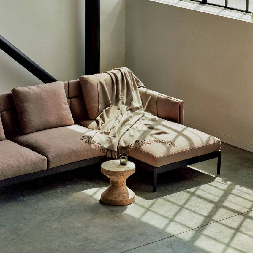 Total sofa with a chaise longue