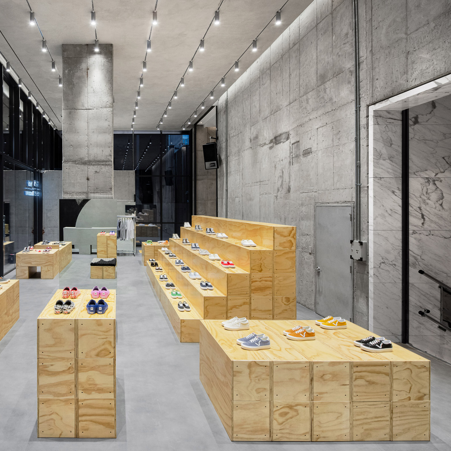Sporten Zeldzaamheid grot Plywood modules informed by modern art decorate Vans store in Seoul
