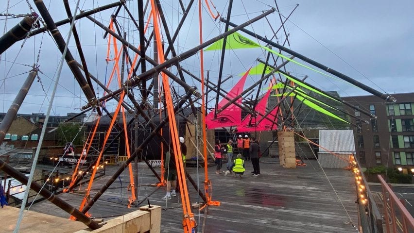 Struktur ketegangan bambu di Hoxton Docks