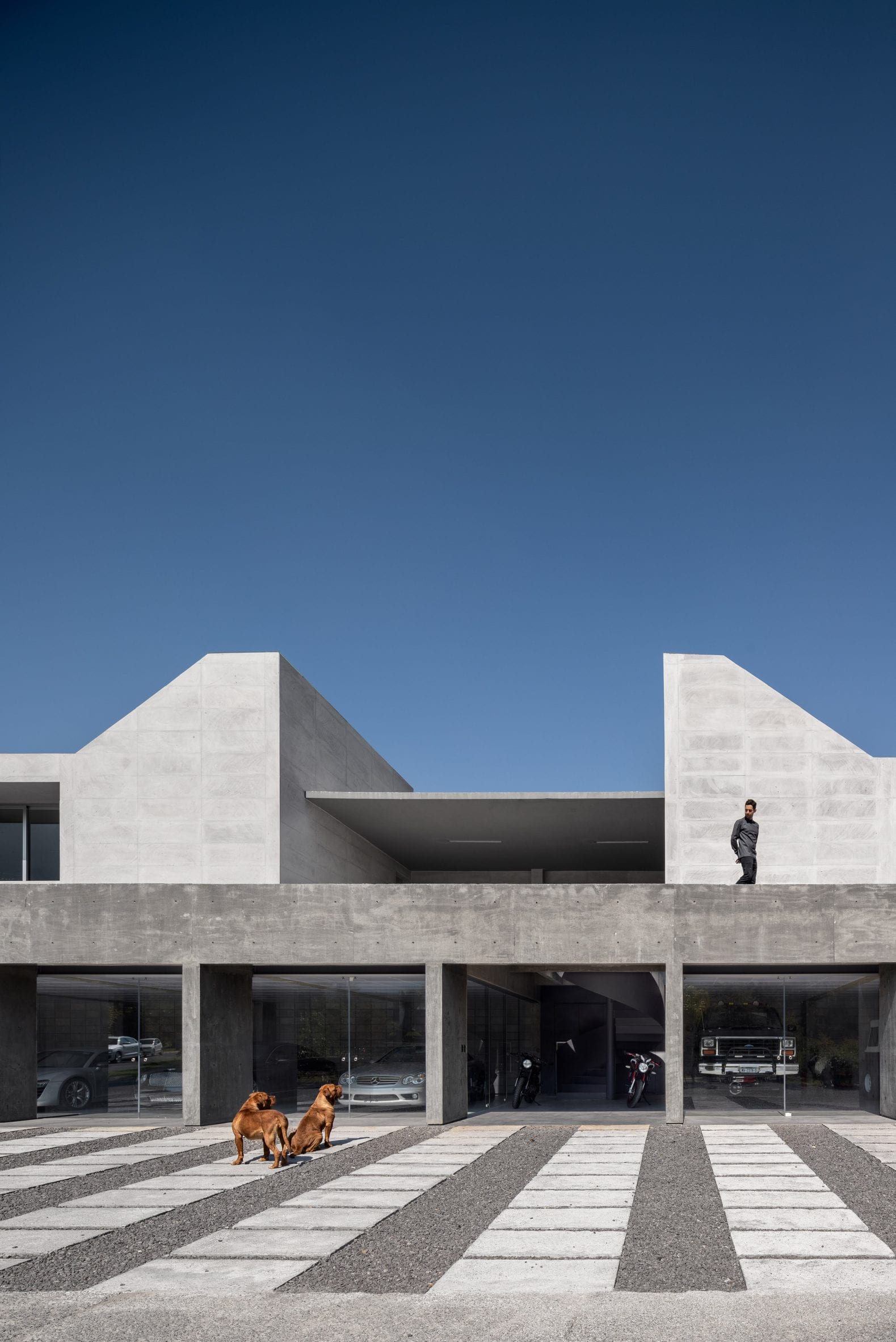 Morari Arquitectura designs concrete pavilion 
