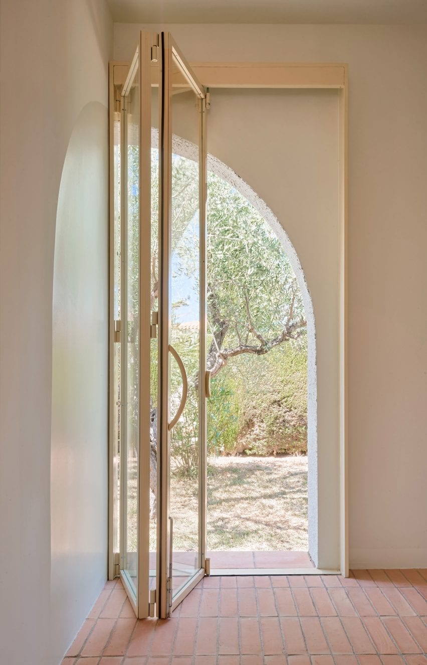 A glass door covers an archway