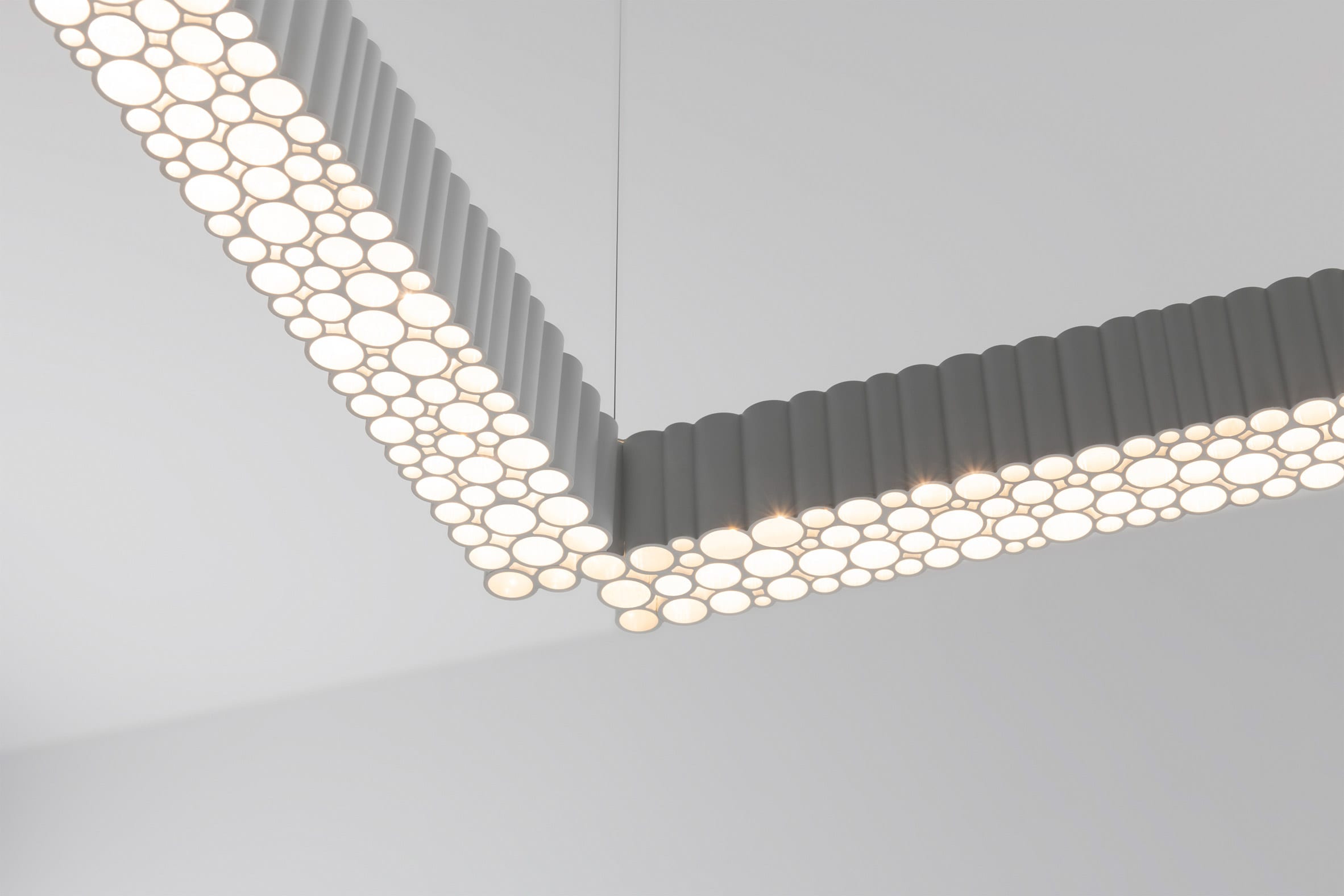 The white Calipso Linear light