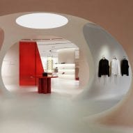 Interior de la tienda Ferrari Maranello por Sybarite