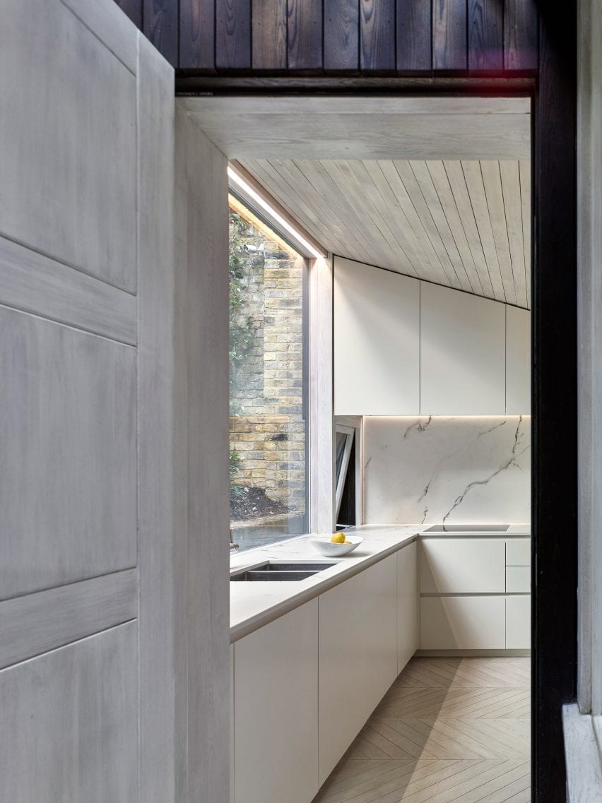 L-shaped kitchen by hayhurst and co