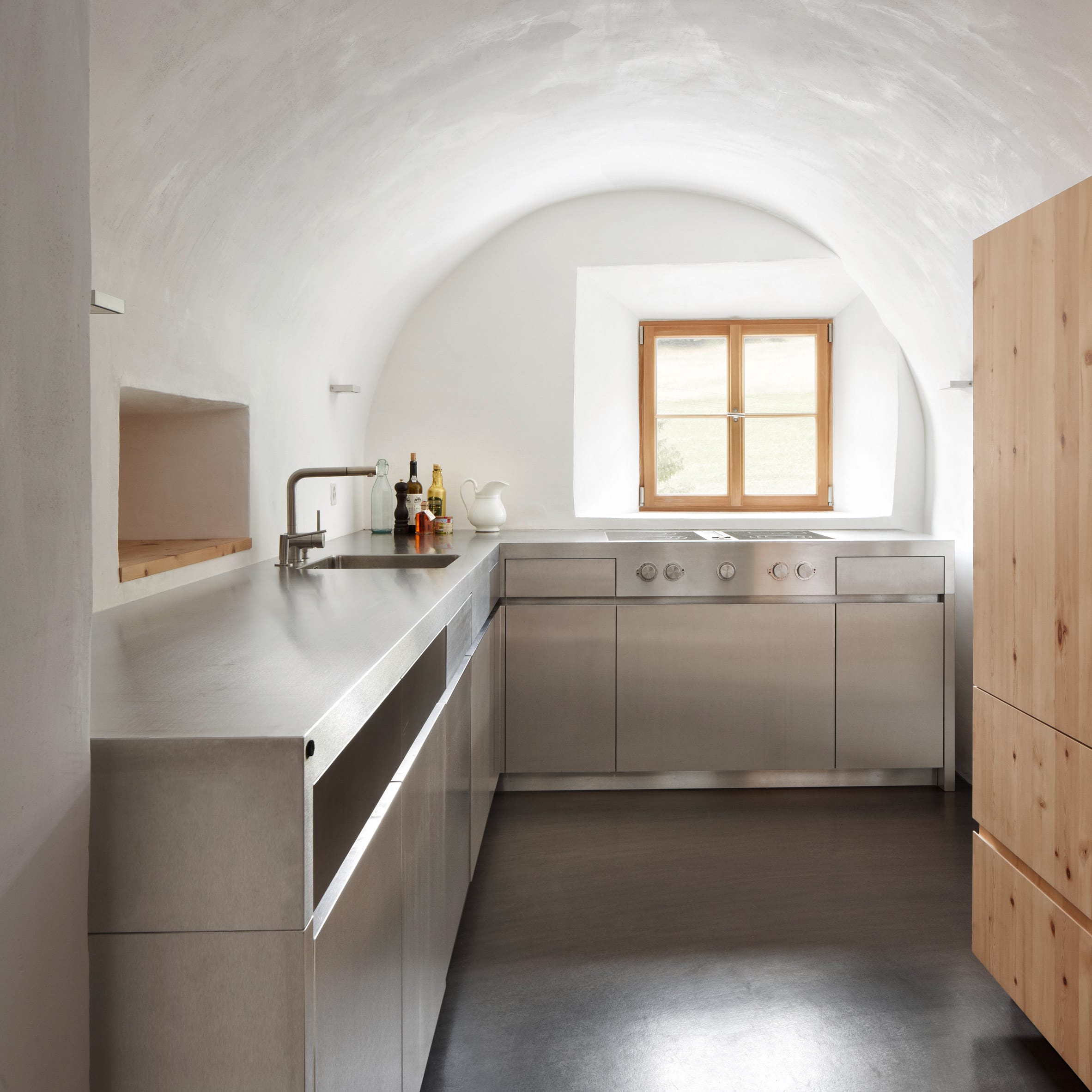 Ten L-shaped kitchens with extensive countertop space