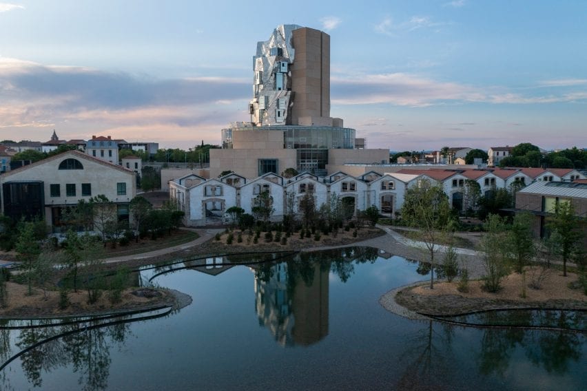 Menara oleh Frank Gehry