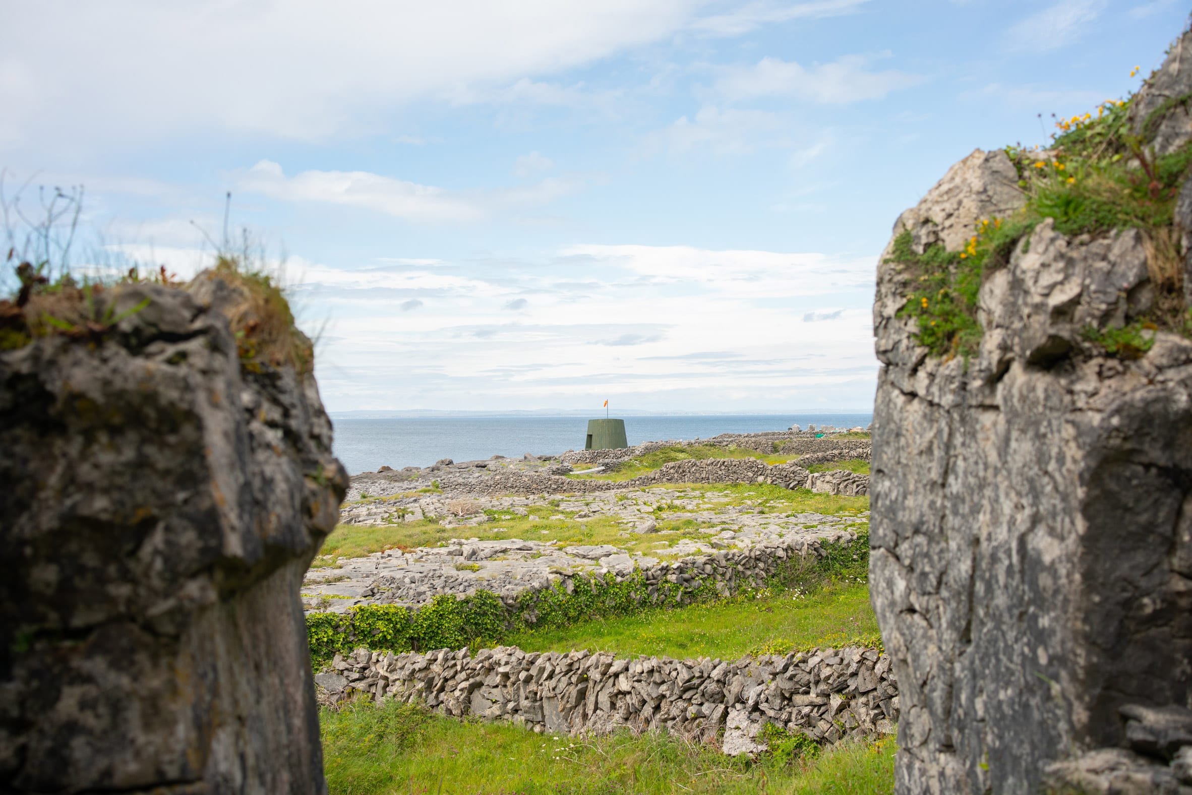 Hut on Inis Oírr island