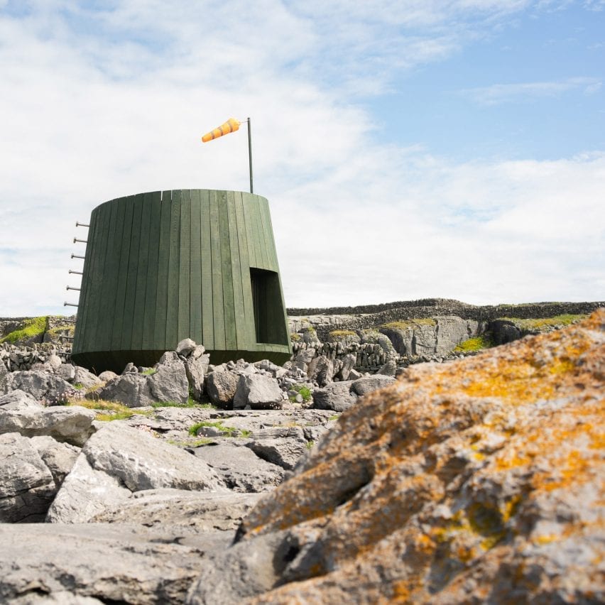 Jordan Ralph perches off-grid artist's retreat on the coast of Inis Oírr island