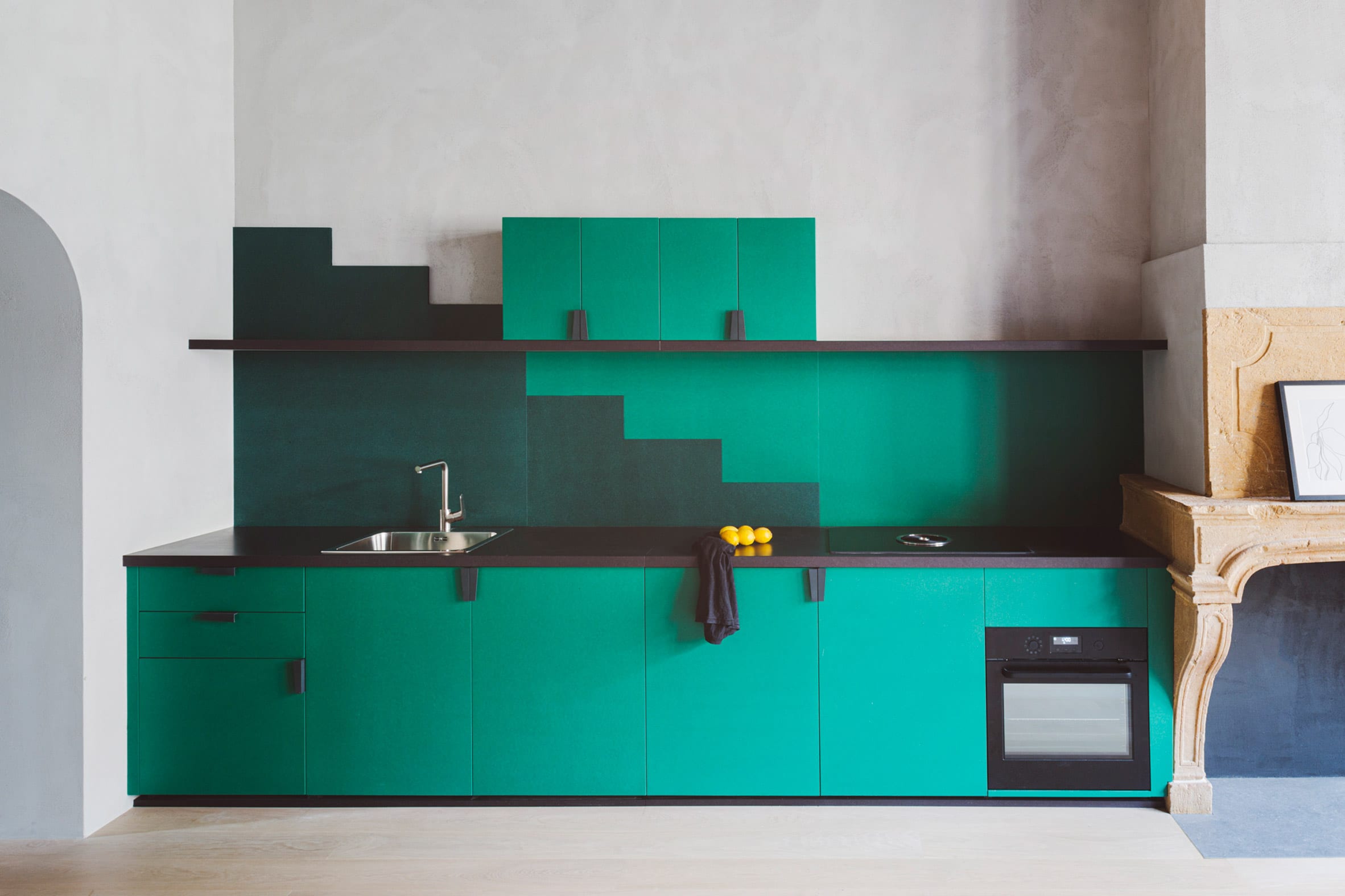 Green geometric one-wall kitchen by Studio Razavi