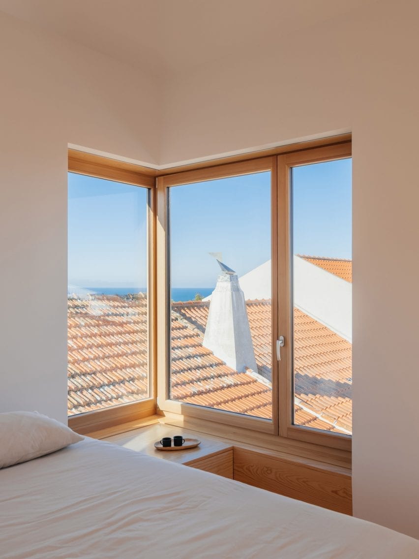 Kamar tidur di Rumah Boneka oleh REDO Architects