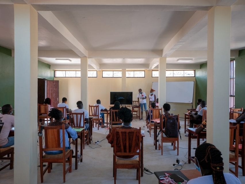 Ruang kelas di Kampus Startup Lions di Kenya