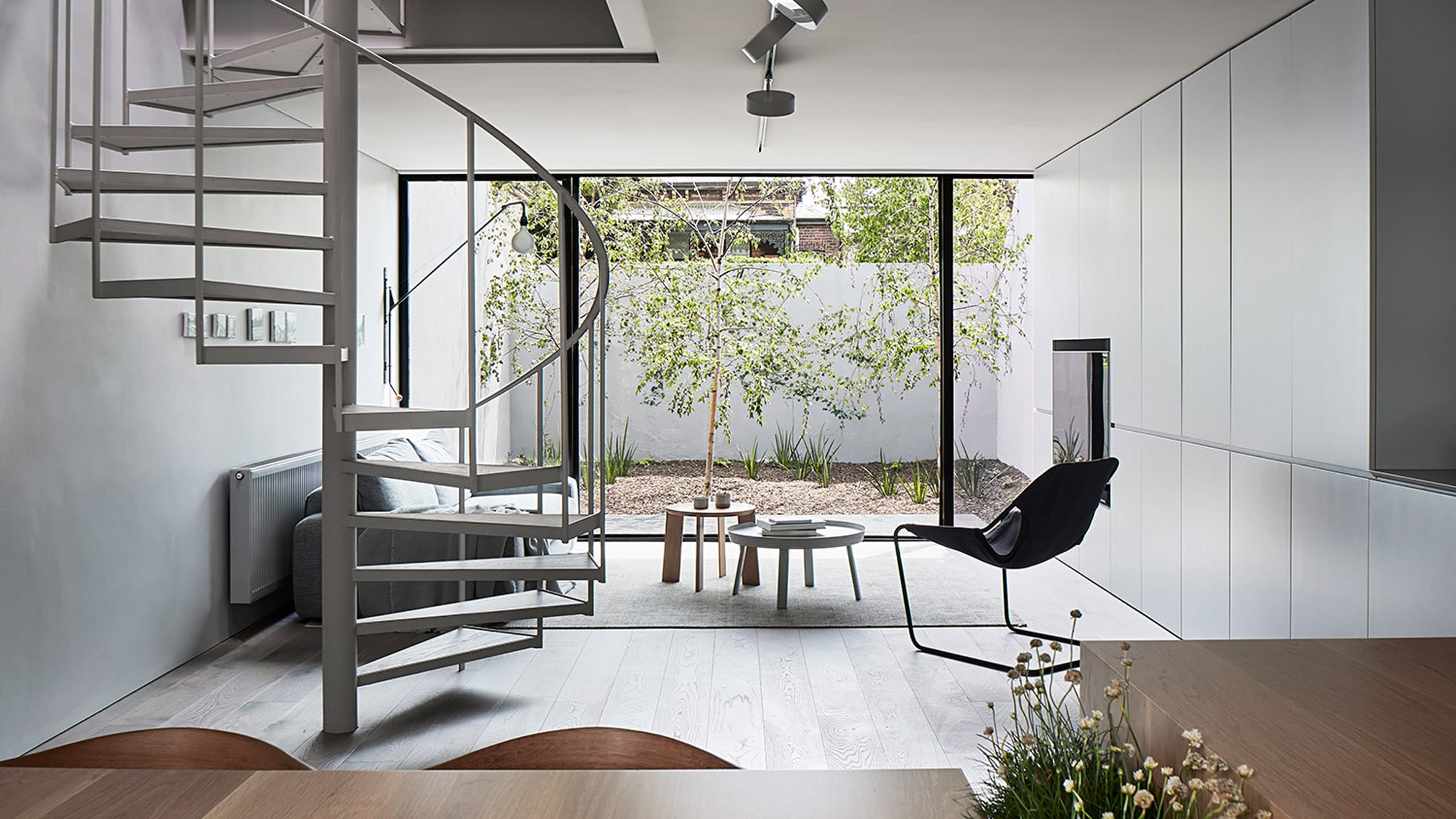 Studio Four opens up "dark and compartmentalised" Melbourne residence - Vimarsana News