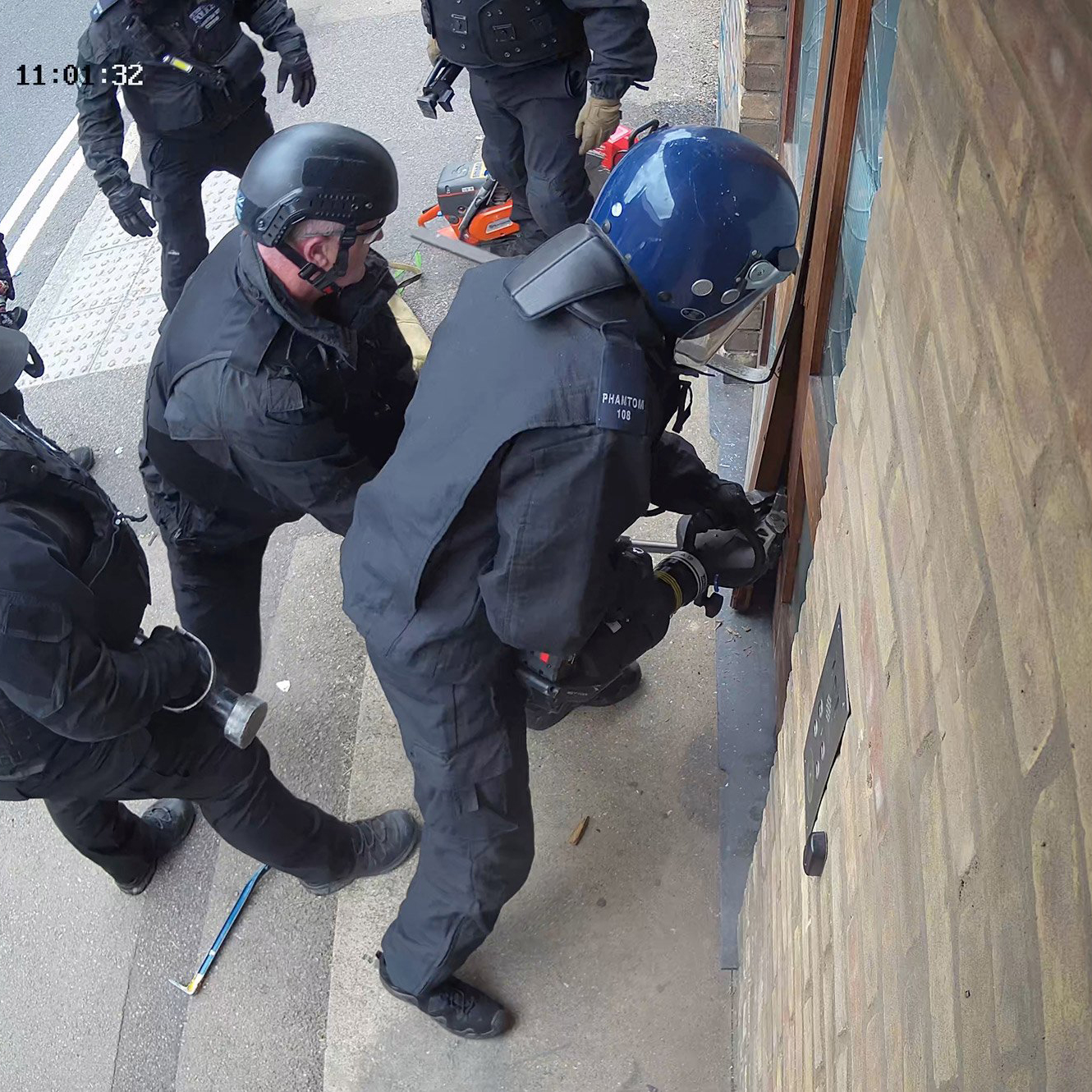 Footage of sinister police raid on Antepavilion building