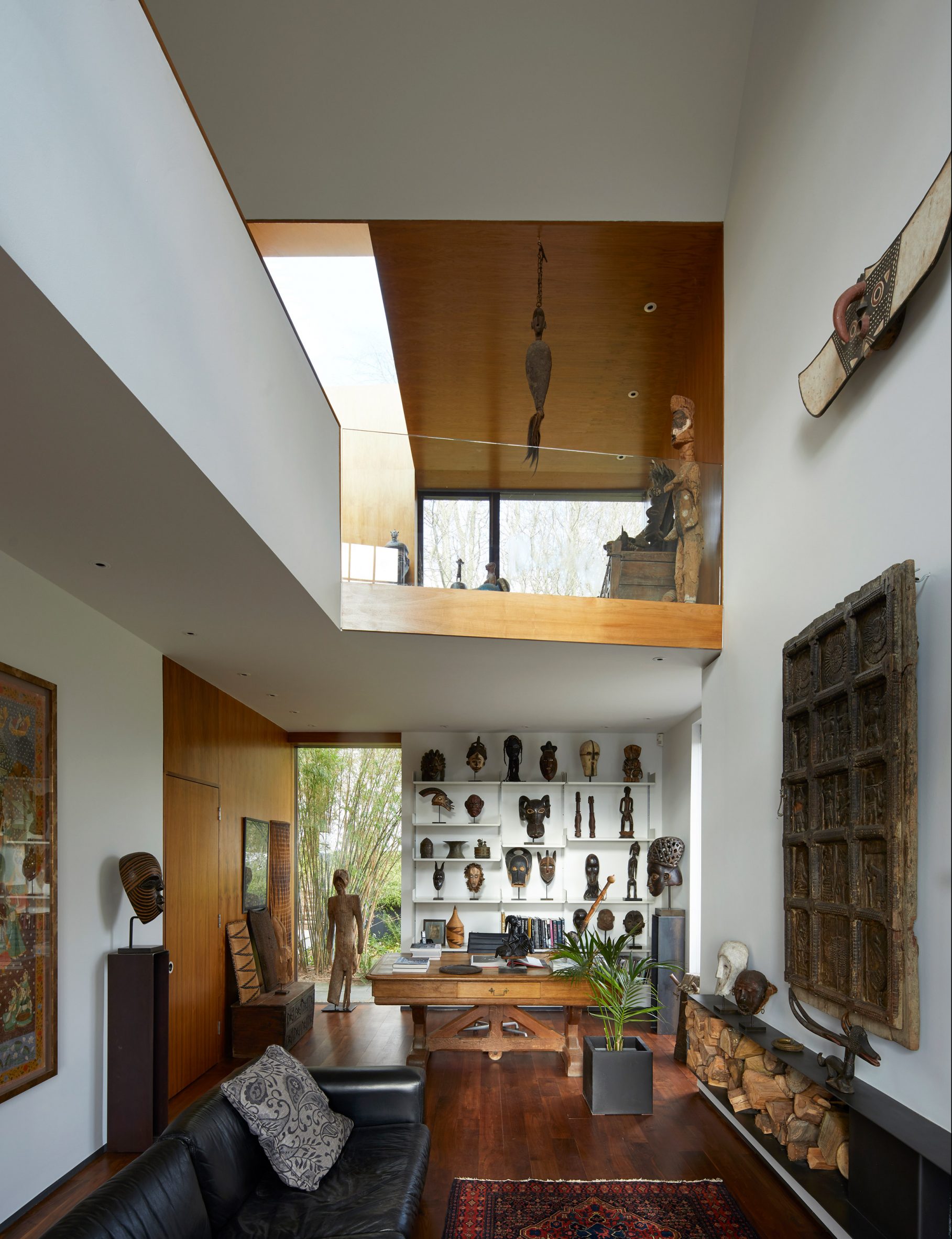 Double-height gallery in Windward House by Allison Brooks Architects