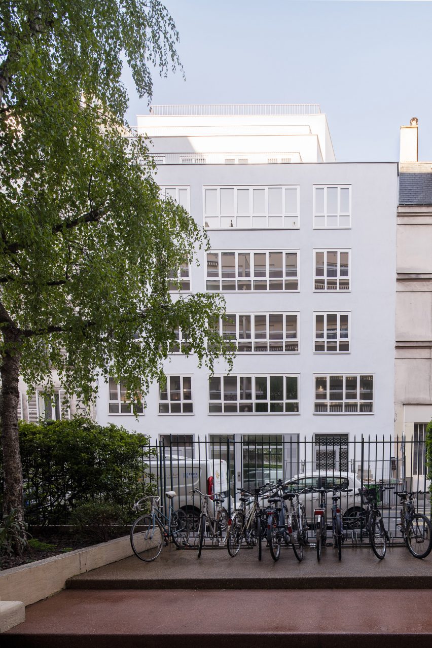 Blok perumahan sosial kulit putih di Paris