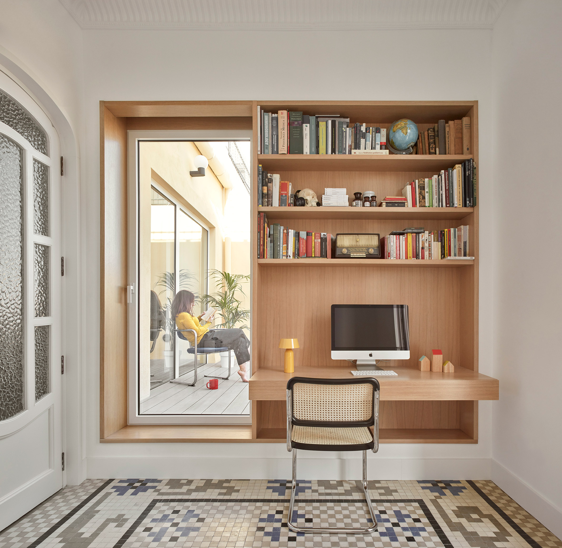 DG Arquitecto adds minimalist interventions to historic Valencia apartment