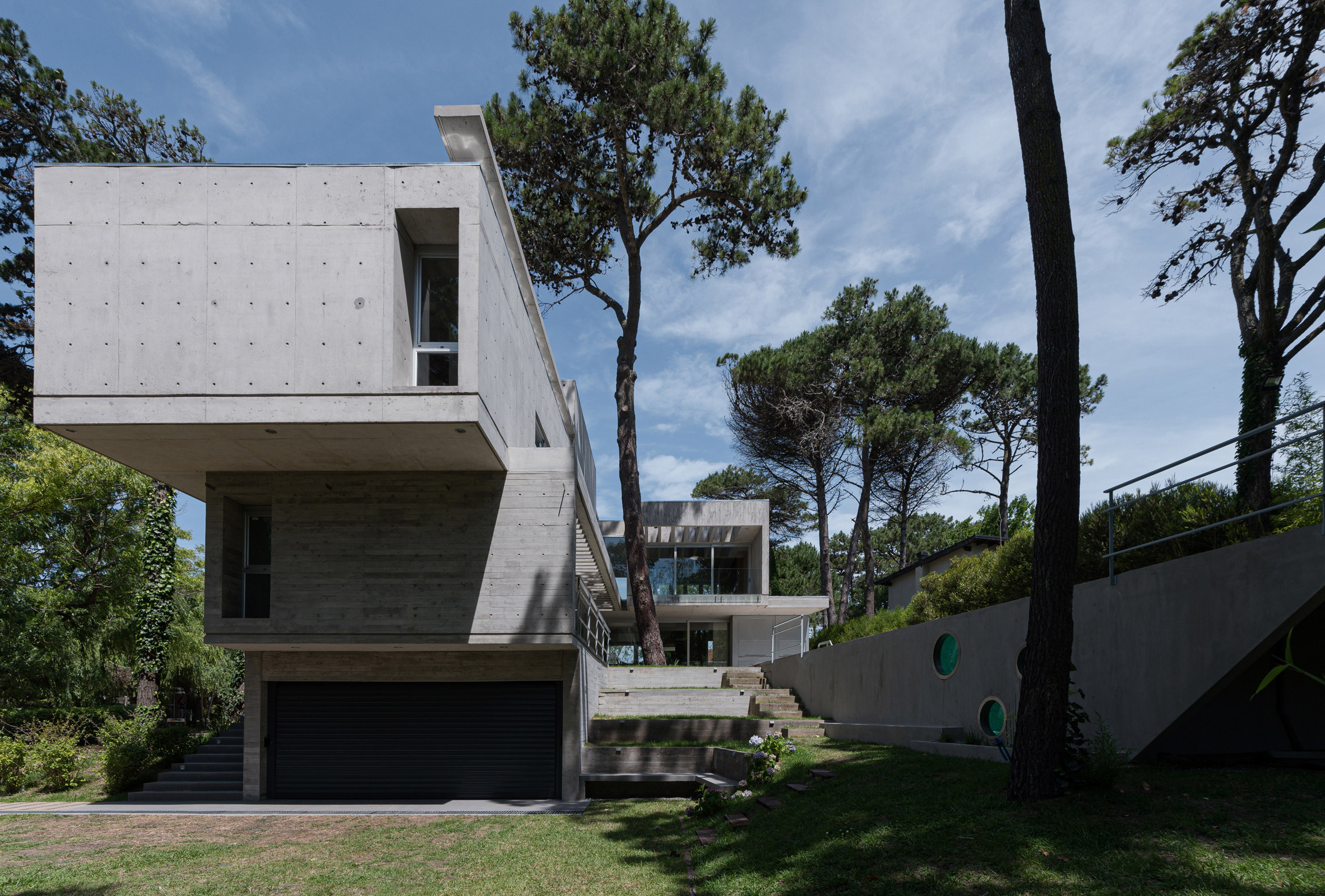 Concrete House Argentina Cantilever Estudio Galera