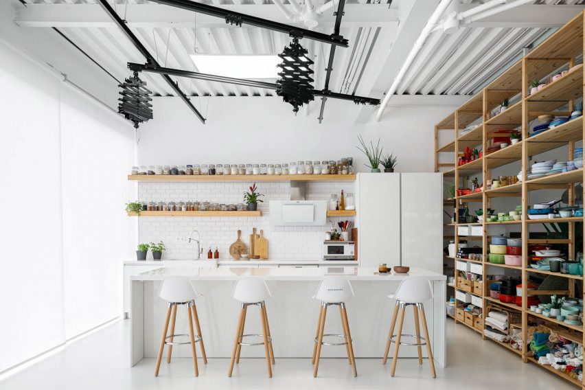 آتلیه عکاسی در E-goi و Clavel's Kitchen توسط معماران Paulo Merlini