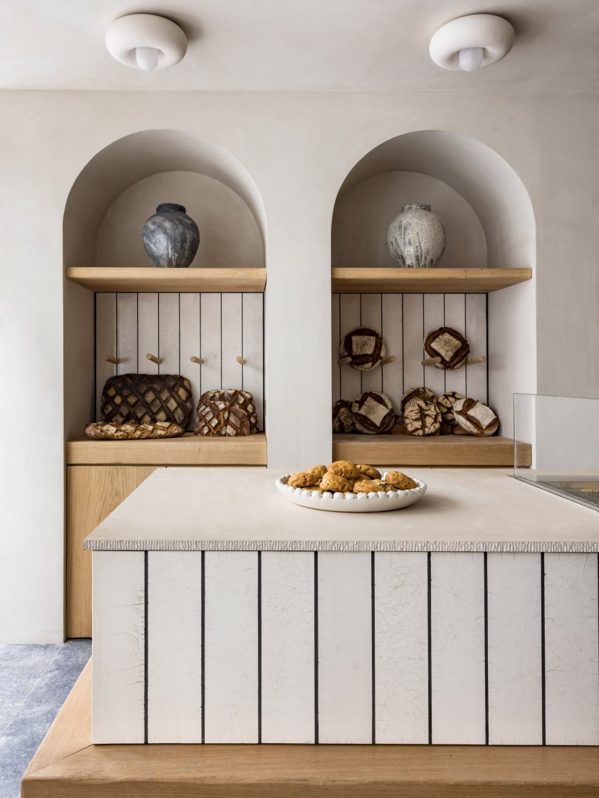 Arched alcoves containing bread